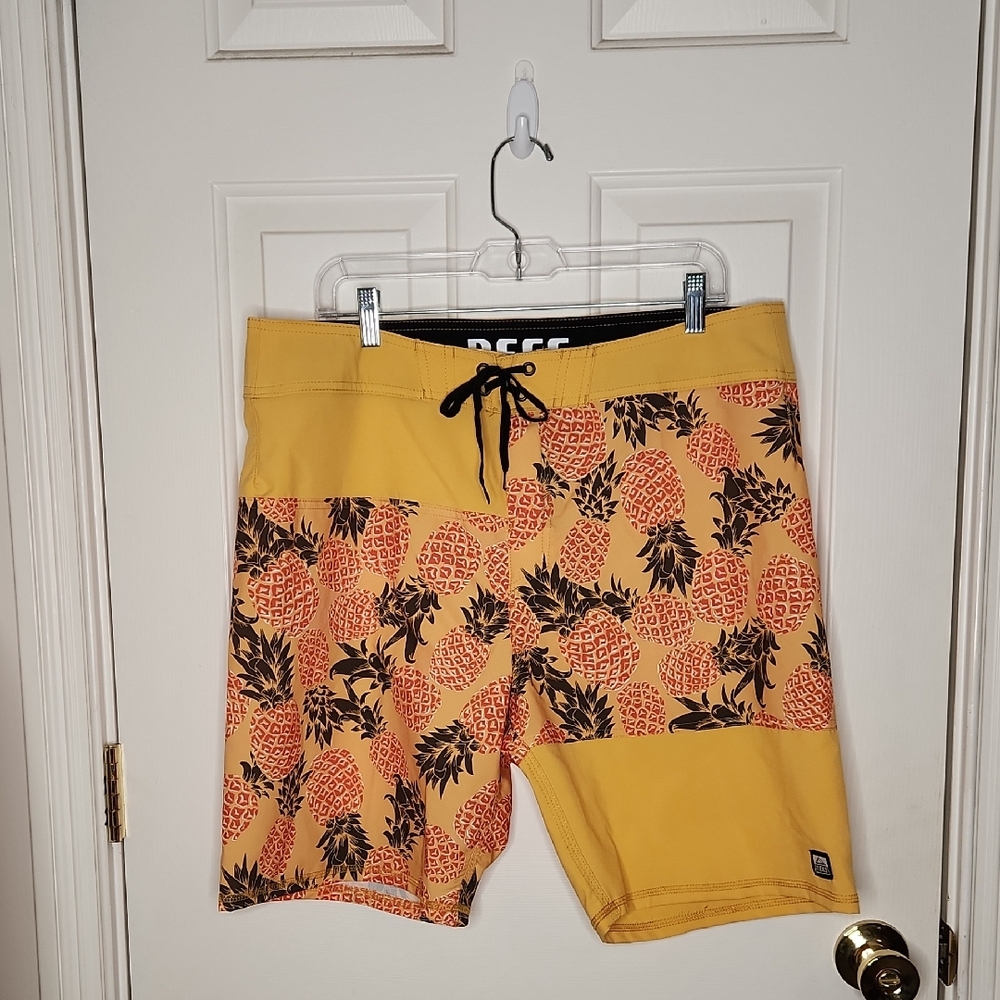 REEF Mens Carson Pineapple 4-Way Stretch 20" Board Shorts Gold 36